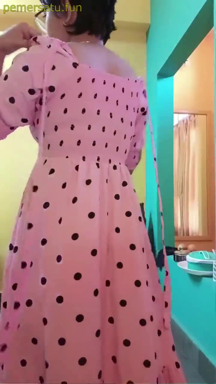 P20 Uma Tobrut 18yo Lepas Pakaian Colok Memek