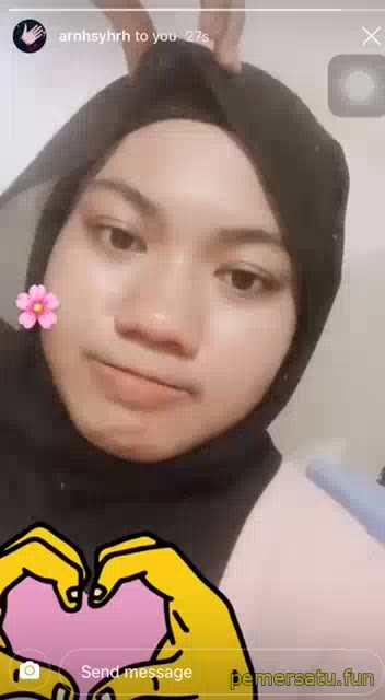 P8 Arinah Jilbab Binal Suka Bikin Status IG