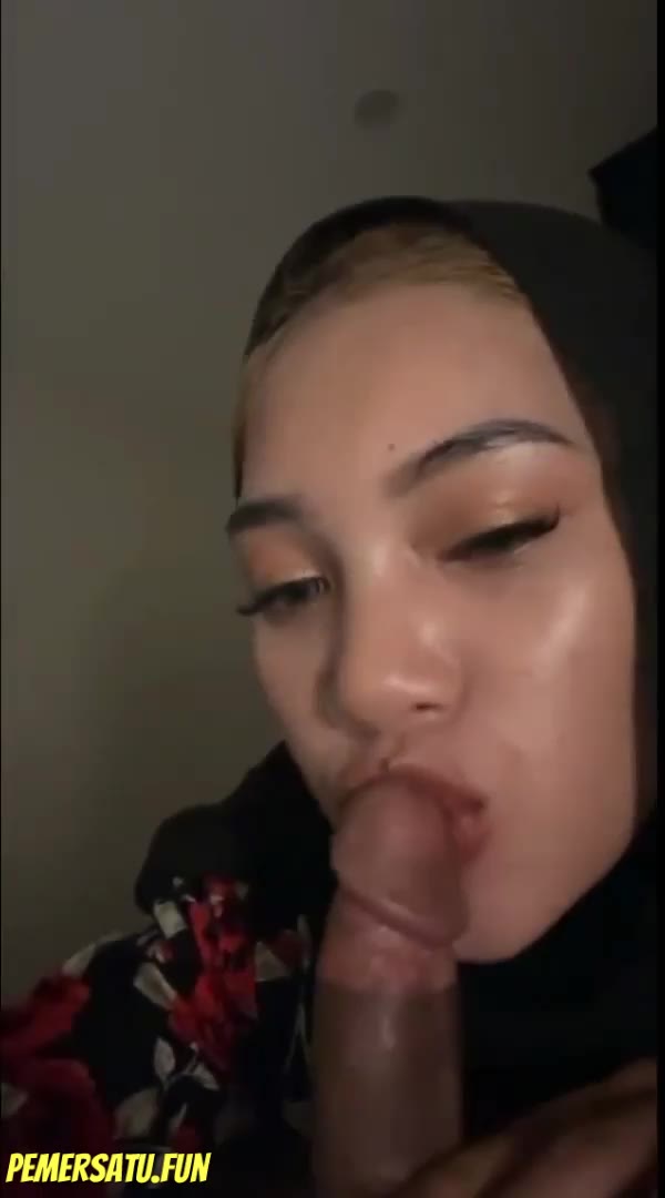 P2 Jilbab Hitam Tindik Di Hidung Batik Merah Sepong Part