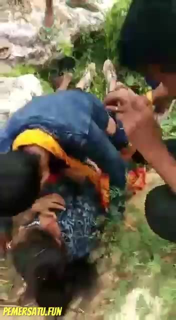 P4 Ketahuan Ngentot ABG 18yo Malah Digilir Warga Part