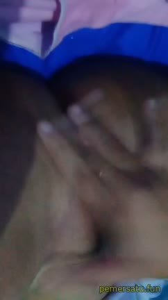 P17 Syifa Hijab 18yo Colok Memek Becek