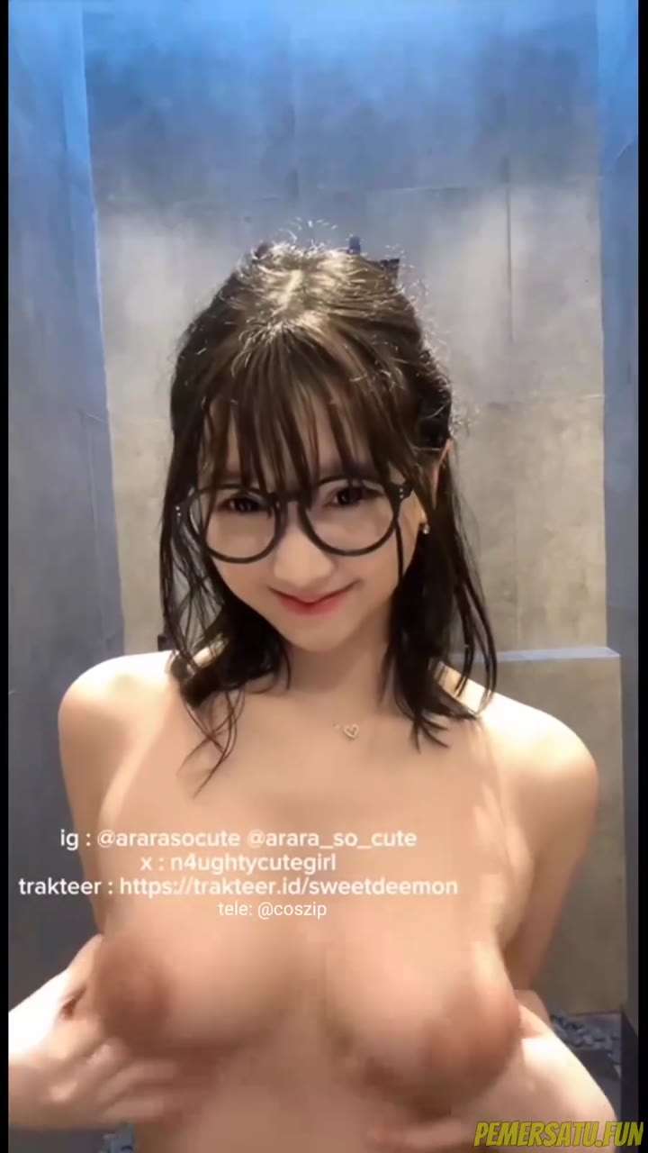 P3 Ararasocute Kacamata Telanjang Di Villa