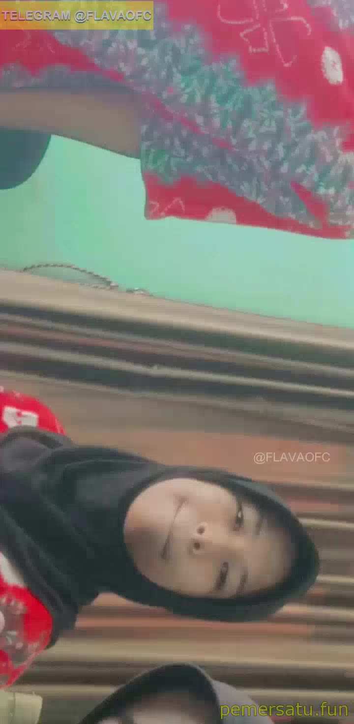 P19 Dinda Hijab ABG 18yo Terkenal Di Sekolah