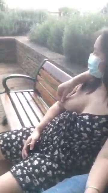 Thumbnail untuk Bokep Nekat Bgt Ditaman Toket Memek Buka Website