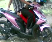 Mulut Ayang Isep Kontol Di Outdoor, Crot Di