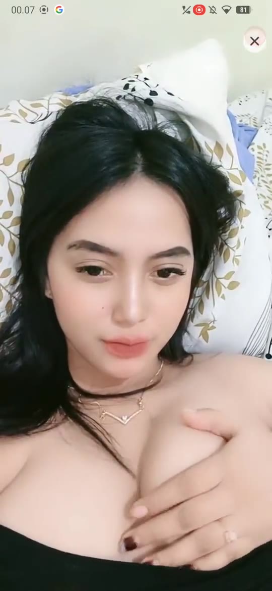 Thumbnail untuk Tanktop Hitam Pamer Puting Menggoda Bokepind Album Jilbab