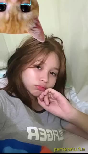 P2 Sherly Tiktoker 18yo Kacamata Viral