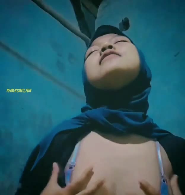 -out Jilbab Toketnya Sange