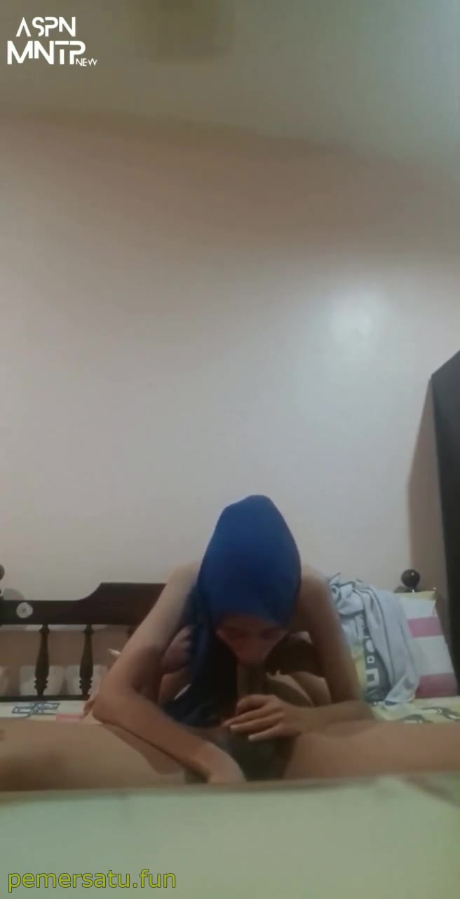 P1 Hijab Penurut 18yo Enak Dientot