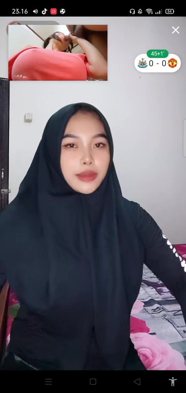 MALAM LIVE TIKTOK ELLATHALIA PADA TENGAH