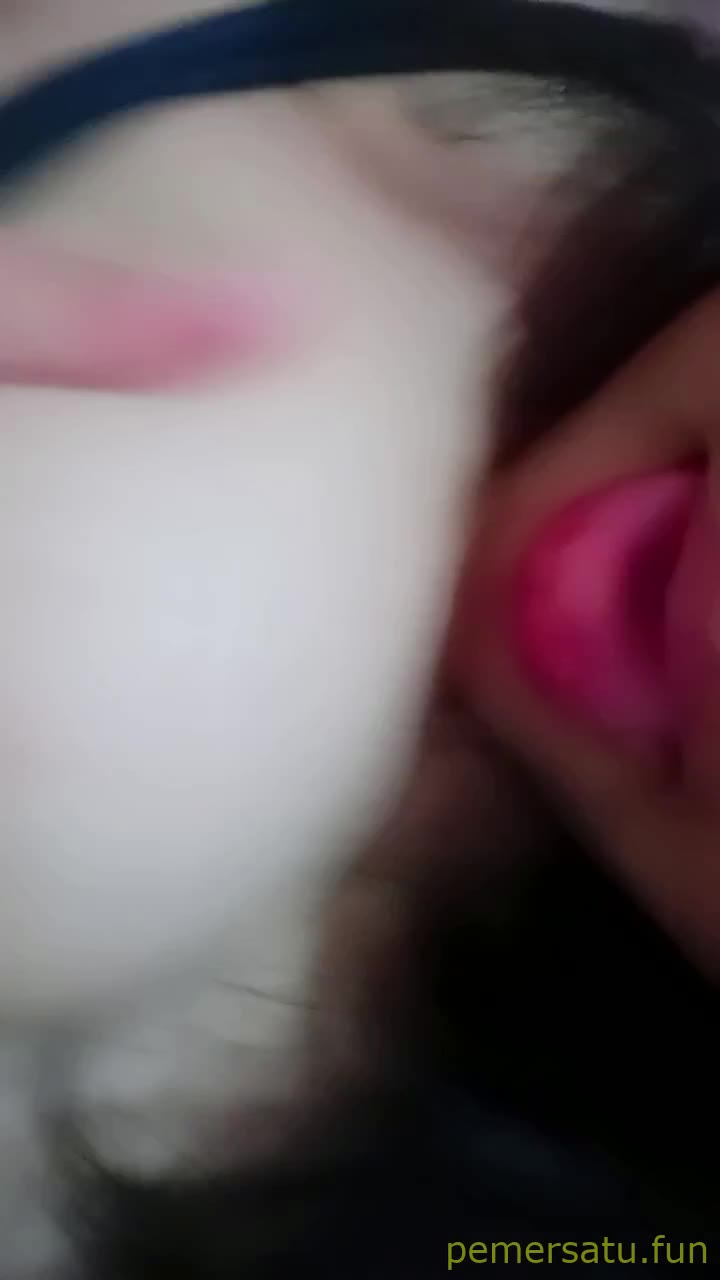 P65 Gebi Jilbab ABG 18yo Memek Sempit Segaris Pink Pemersatu Fun