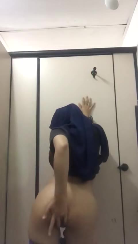 Thumbnail untuk Hijab Sange Berat Di Kamar Mandi Web Cilbo