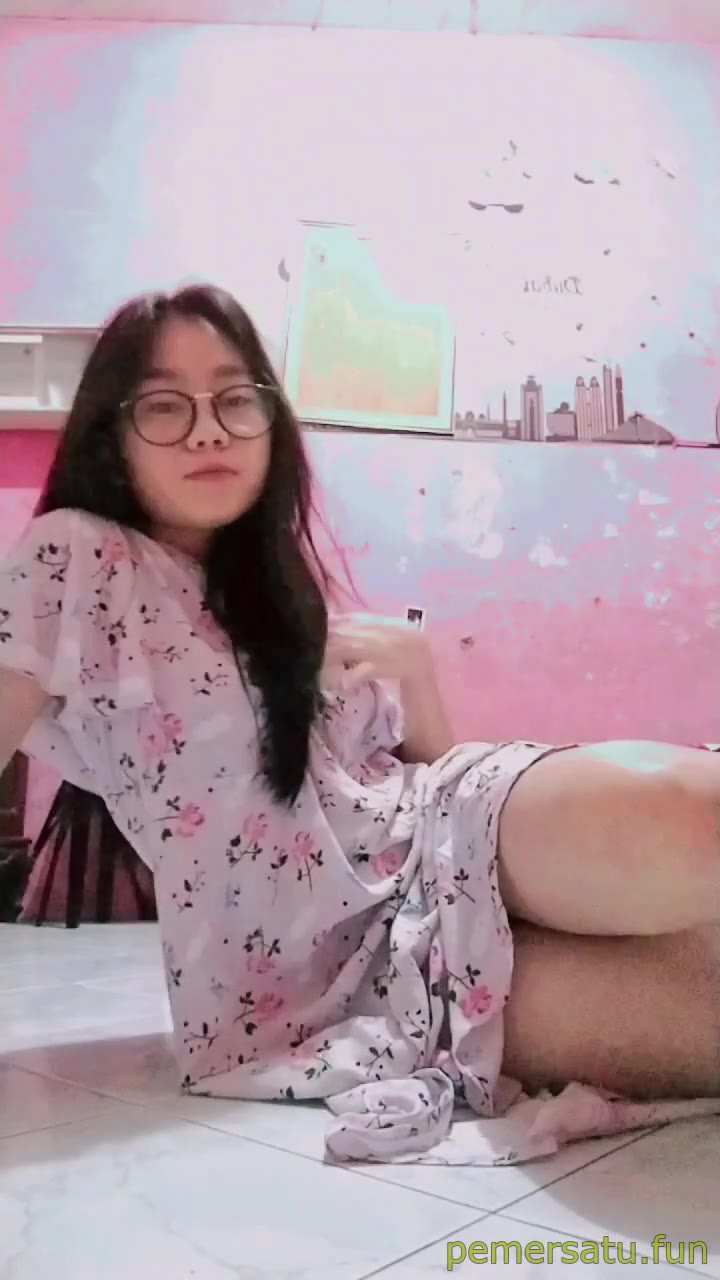 P76 Abg Lugu Berkacamata Bernama Cindy Yang Viral Di Tiktok