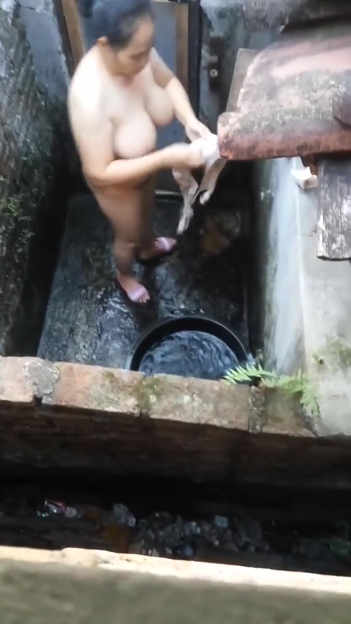 Besar Ngintip Ibu Tetek