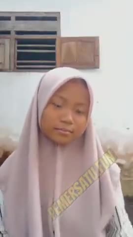 P13 Abg Jilbab Mungil 18yo Sukanya Colmek Pakai Seragam