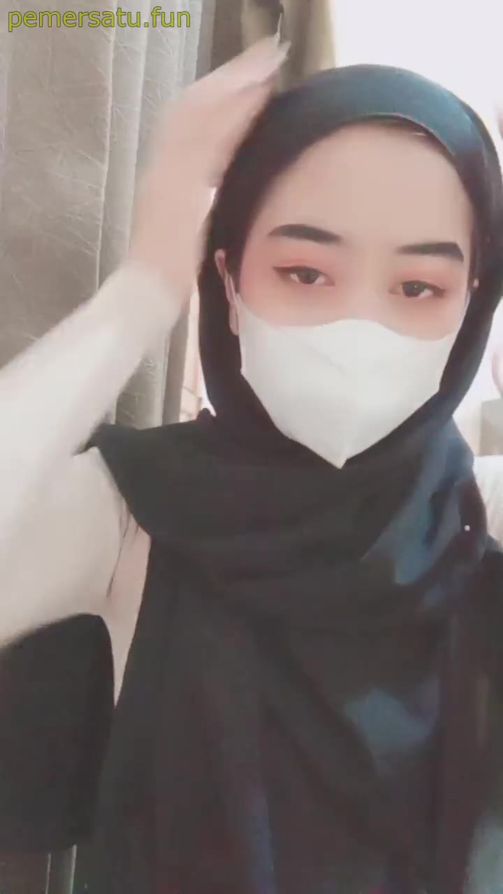 P1 Hijab Hitam Sange Ganti Baju Haram Macan