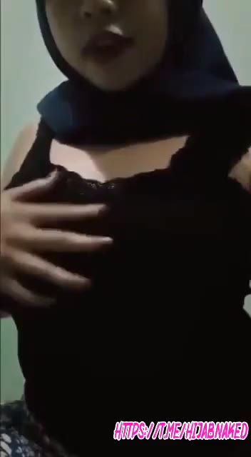 Thumbnail untuk Pacar Jilbab Toge Pake Tanktop Hitam Hot Sumenep