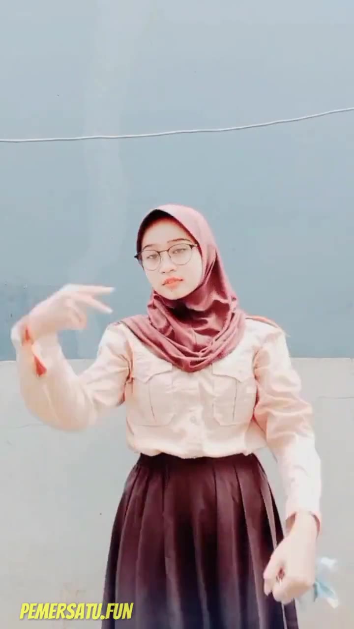 P4 Zia Jilbab ABG 18yo Pamer Tt Dan Colmek Part