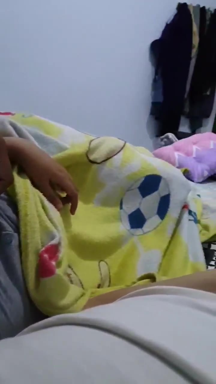 Pelan2 Nonton Film Sambil Di Kocokin Istri