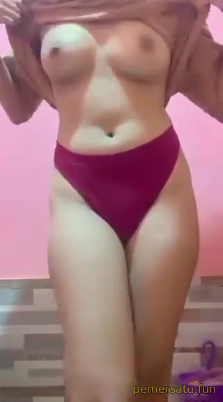 P7 Nova Yang Bangga Sama Toket Gede Nya