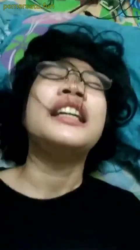 Tahan Abg Chindo Kacamata Pengen Coba Ngentot Eh Malah Ga
