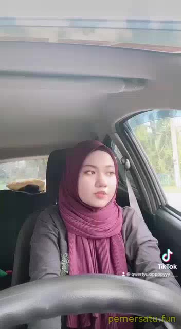 P18 Arinah Jilbab Binal Suka Bikin Status IG