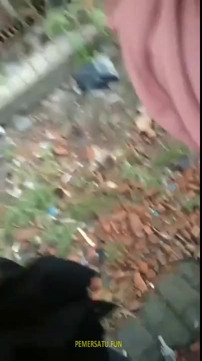 (new) Eksib Sambil Ngantri Baso Batangnya Ditempelin Ke Cewek Baju Pink