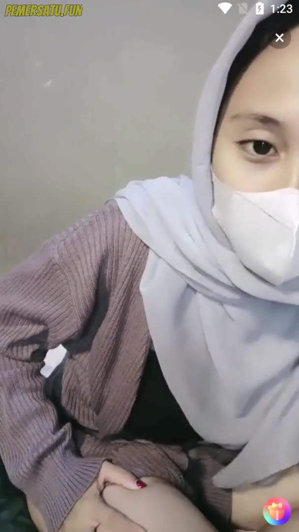 P2 Ugheta Vannya 3some Hijab Cantik 3some