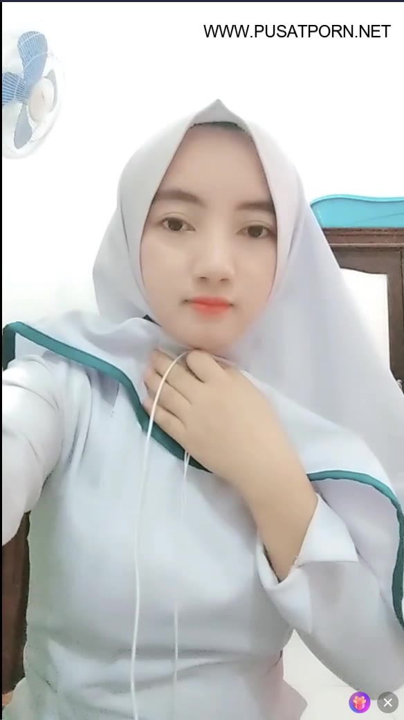 Uting Perawat Cantik Pake Jilbab Lagi Live Nunjukin