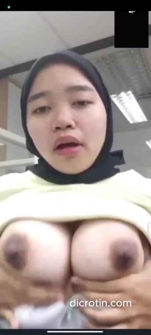Cewek Jilbab Semok Tobrut VCS Di Kantor