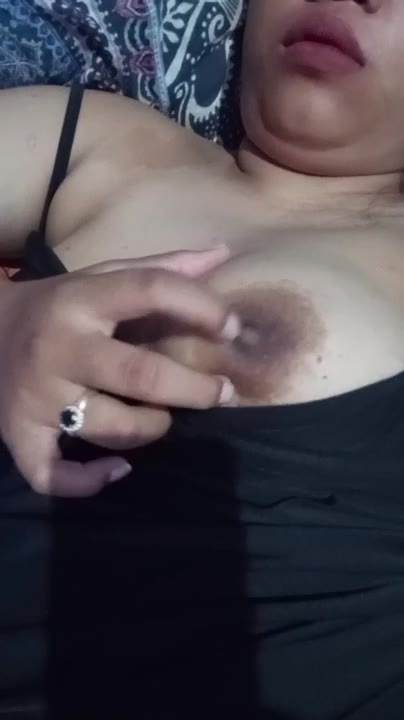 Thumbnail untuk Tante Sange Pamer Tetek Dan Puter2 Uting Lokal