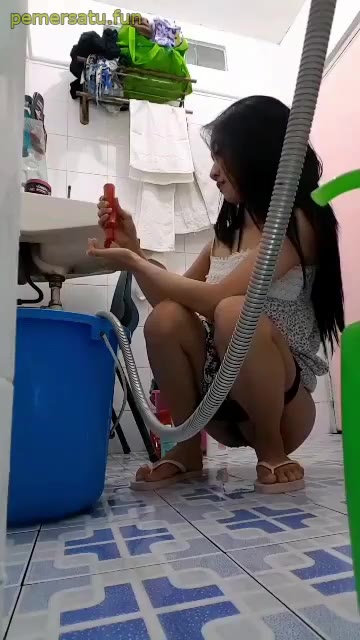 Kencing Rekam Intip Adik Ipar Lagi