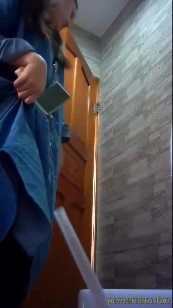 P9 Rekam Intip Wc Perempuan