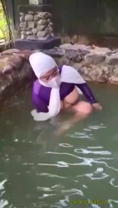 Fulldur Hijab Baju Ungu Tiktoker Sepong Di Kolam