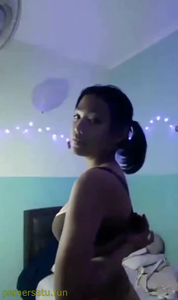 18yo Jilbab Cantik Lepas Pakaian Lalu Sange Sendiri Abg