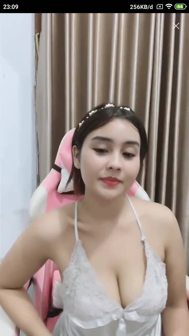 Thumbnail untuk Dara Aulia Tobrut Sexy Menggoda Host Bigo Idaman 1