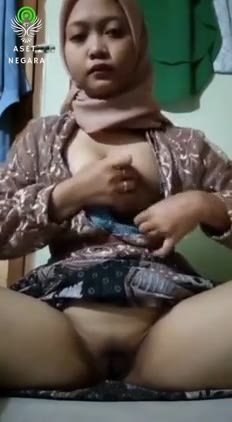 Thumbnail untuk Disti Jilbab Genit Pakai Kebaya Colmek Enak New