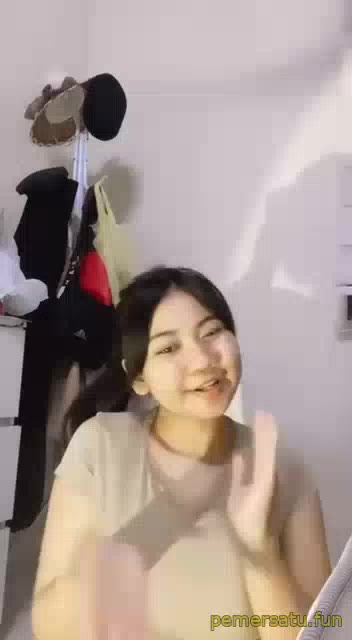P33 Arinah Jilbab Binal Suka Bikin Status IG