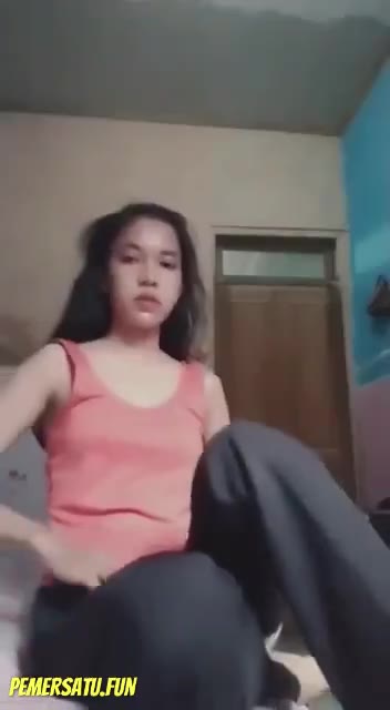 2 Jilbab Pink Dan Dildo Kesayangan