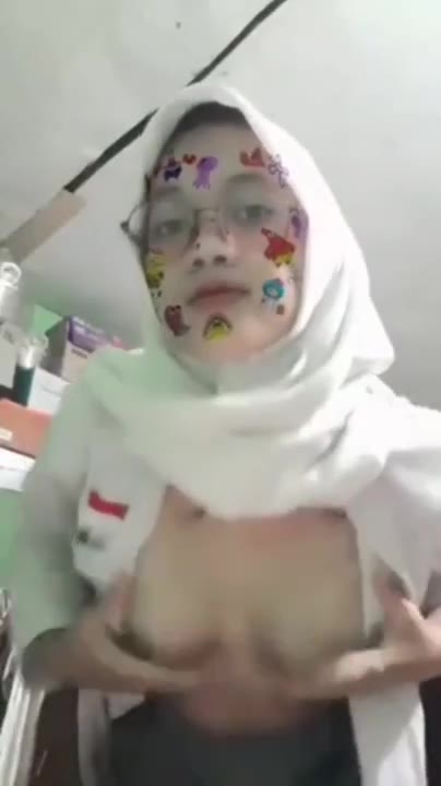 Bulet Viral Ukthy Jilbab 18yo Remes Toket
