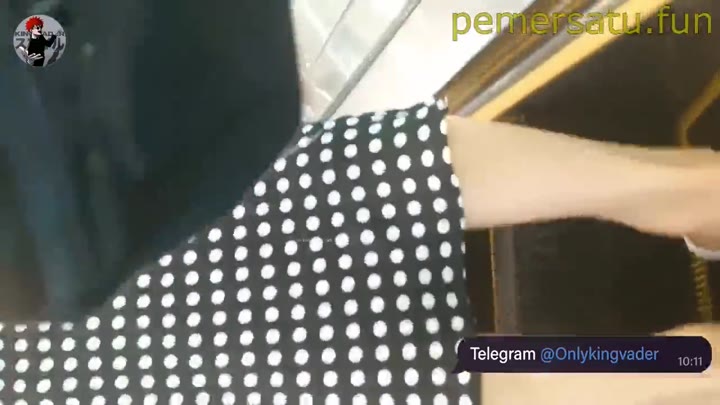 P14 Ngintip Di Eskalator Viral