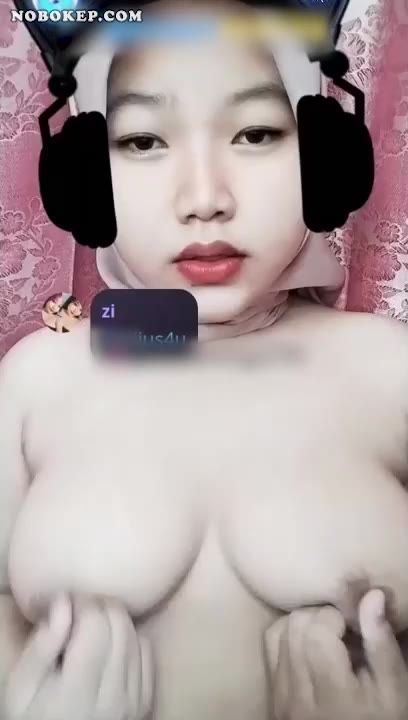 Thumbnail untuk Bokep Indo Ziijus4u Anak Sma Pamer Toket Gede