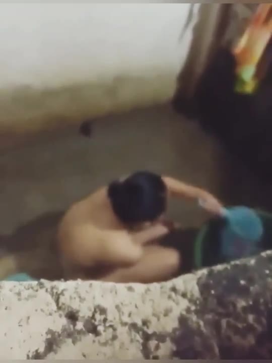 Thumbnail untuk Mau Rekam Ibunya Malah Ke Bibitnya Mandi Doodstream