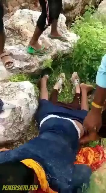 3 Ketahuan Ngentot Di Tebing Di Gilir Warga Part