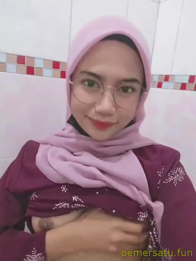 P6 Isyifa Hijab Sange Jilbab Pink Bugil Colok Memek