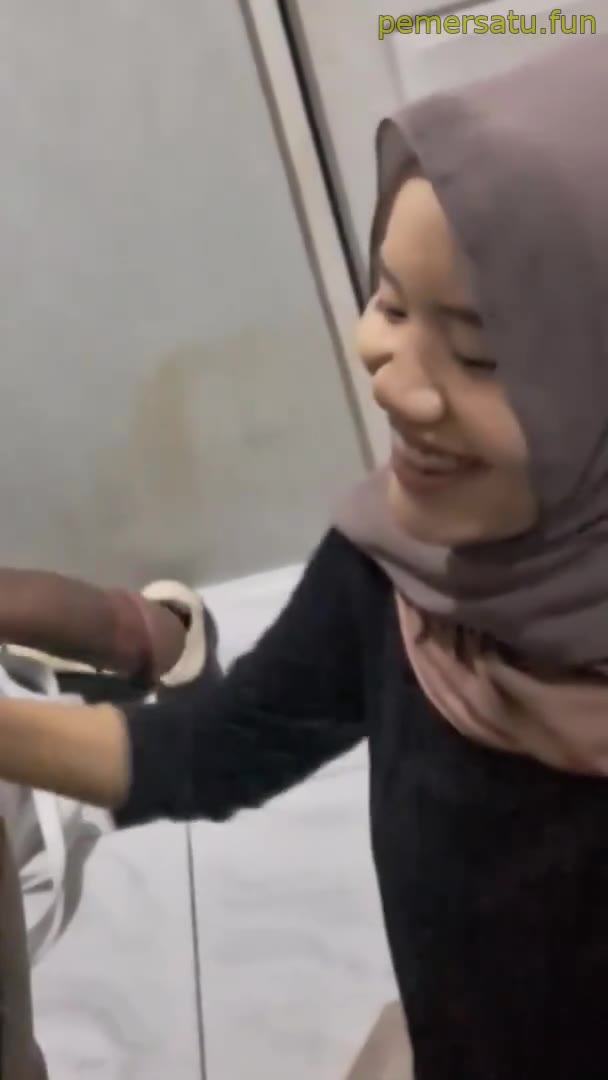 P1 Jilbab Abu Kangen Pacar Dan Kontolnya