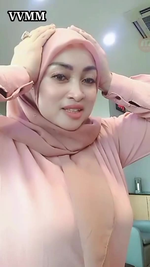 Terbaru Mama Muda Jilbab Hot Montok ! Hijaber Cantik Semangka Besar! Jilbab Model