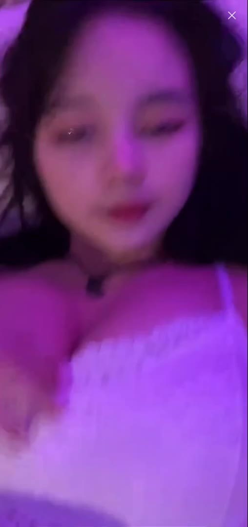 Thumbnail untuk Belahan Dada Kenzy Show Sambil Tiduran Lagi Viral