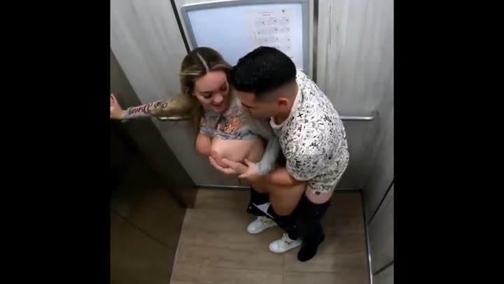 Bokep Tobrut Ngentot di Kereta - Barat