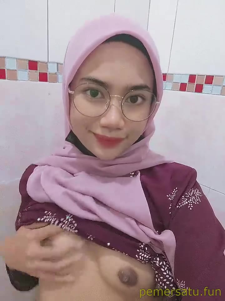 P6 Ukhti Isyifa Jilbab Kacamata Binal